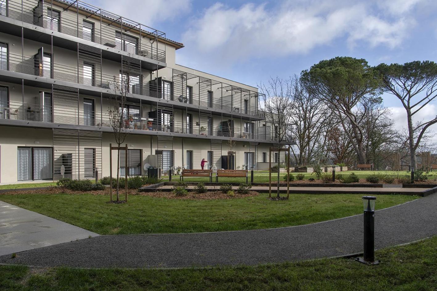 Aparthotel Domitys L'Amarante Cahors Esterno foto